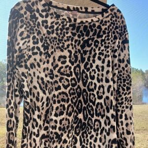Large to extra large woman's animal print velocity top